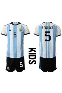 Argentiina Leandro Paredes #5 Jalkapallovaatteet Lasten Kotipeliasu MM-kisat 2022 Lyhythihainen (+ Lyhyet housut)